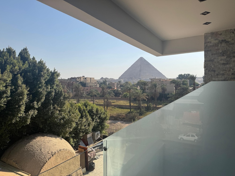 Palacio Pyramids Hotel 58/80