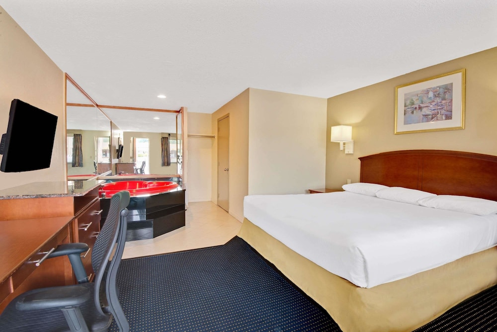 Super 8 By Wyndham Milford/New Haven 19/27