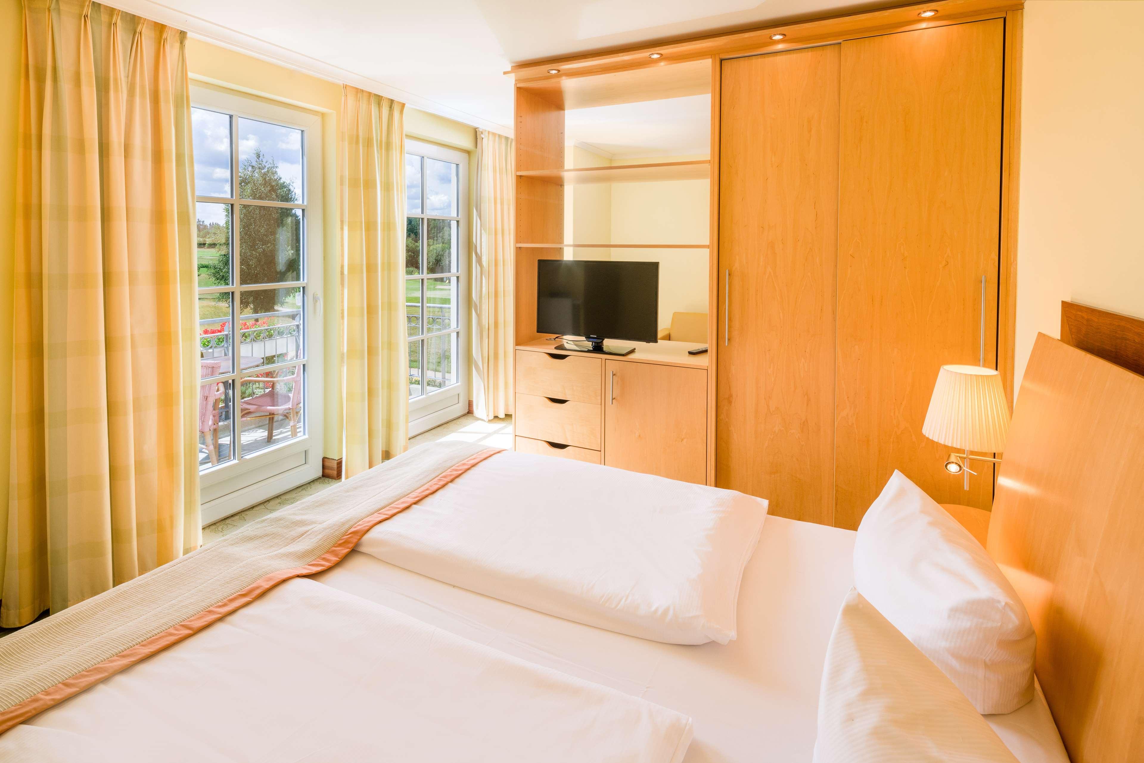 Apartment, King Bed, Sofa, Golf Course Balcony, Kitchenette