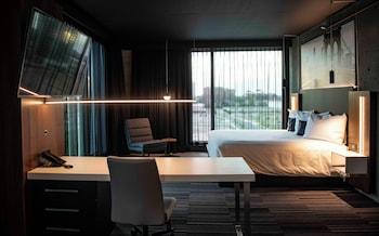 Superior, Suite, Queen Bed