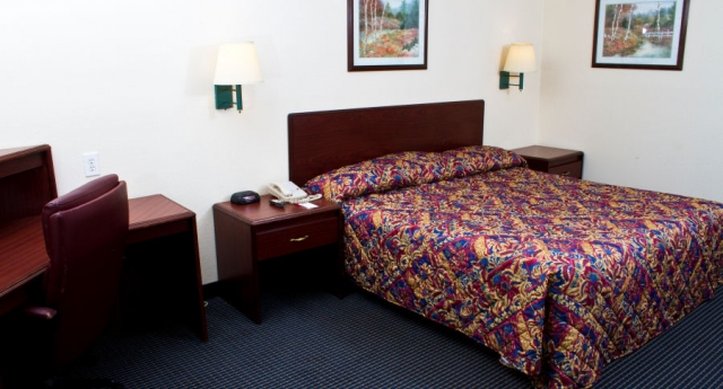 Country Hearth Inn Suites Union City Atlanta 2/4