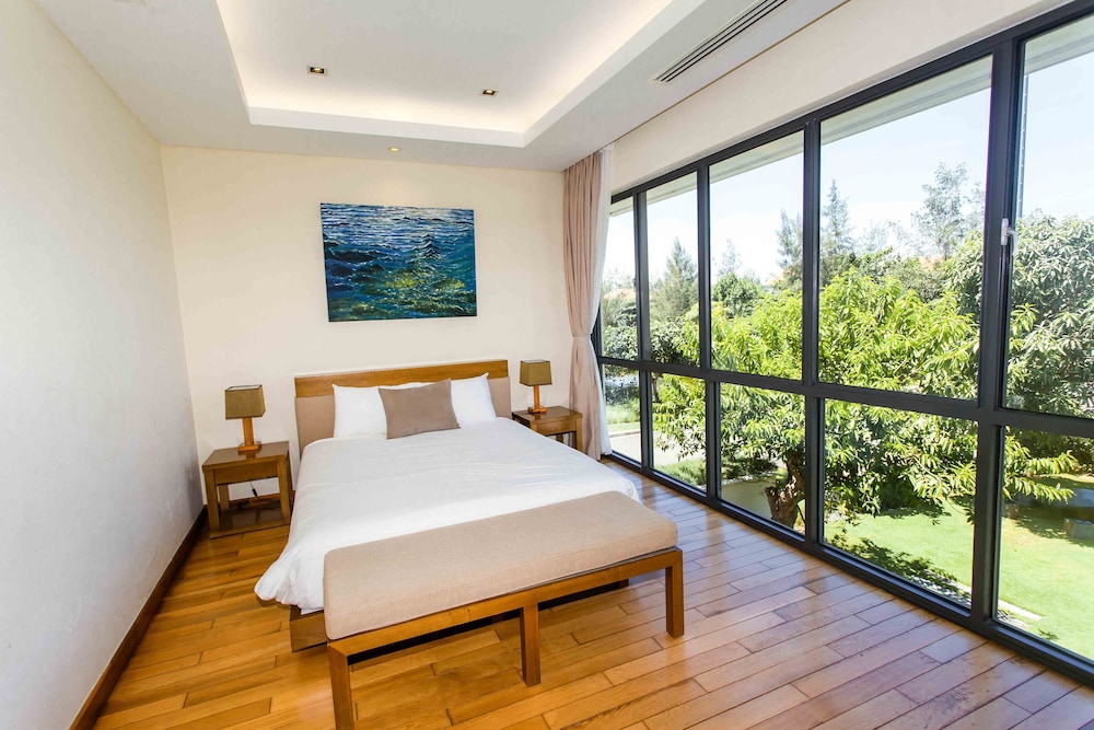4 BEDROOMS, BEACH POOL, VILLA