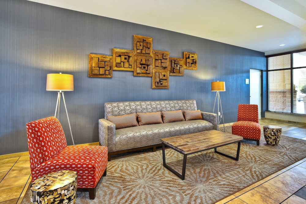 Holiday Inn & Suites Green Bay Stadium 25/39