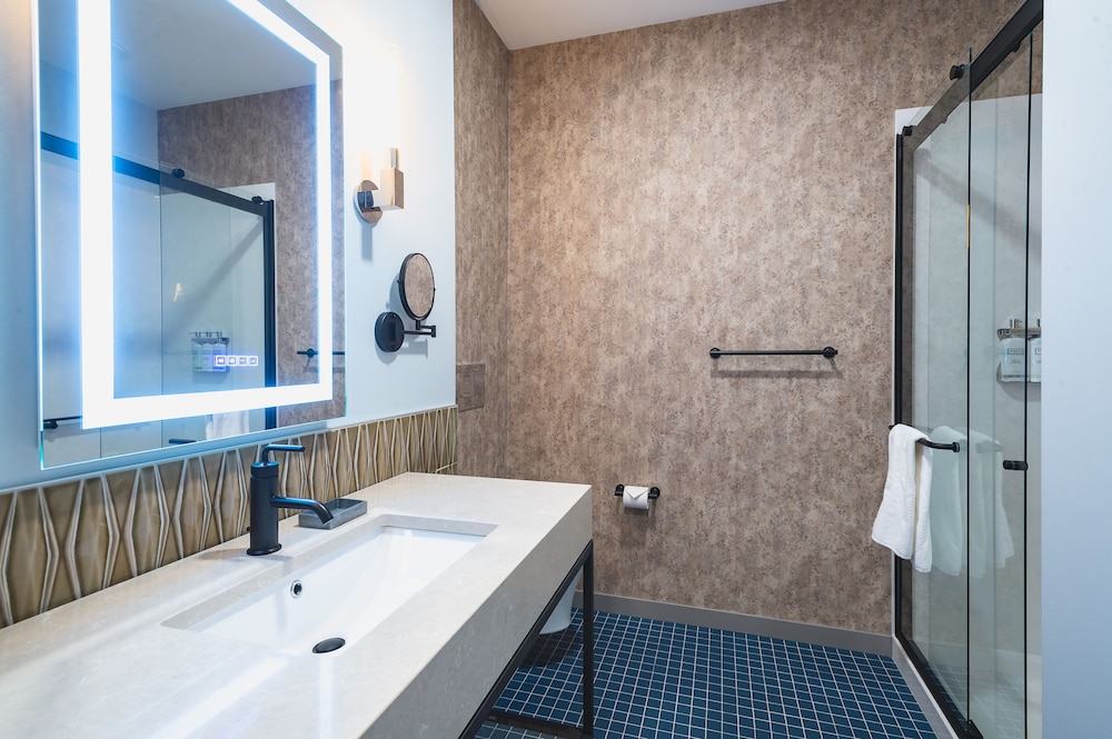 The Vault Hotel 15/17