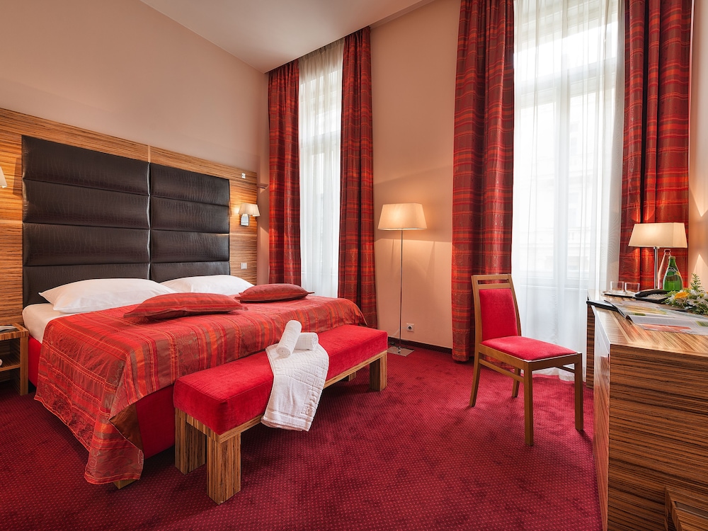 EA HOTEL SONATA 37/59