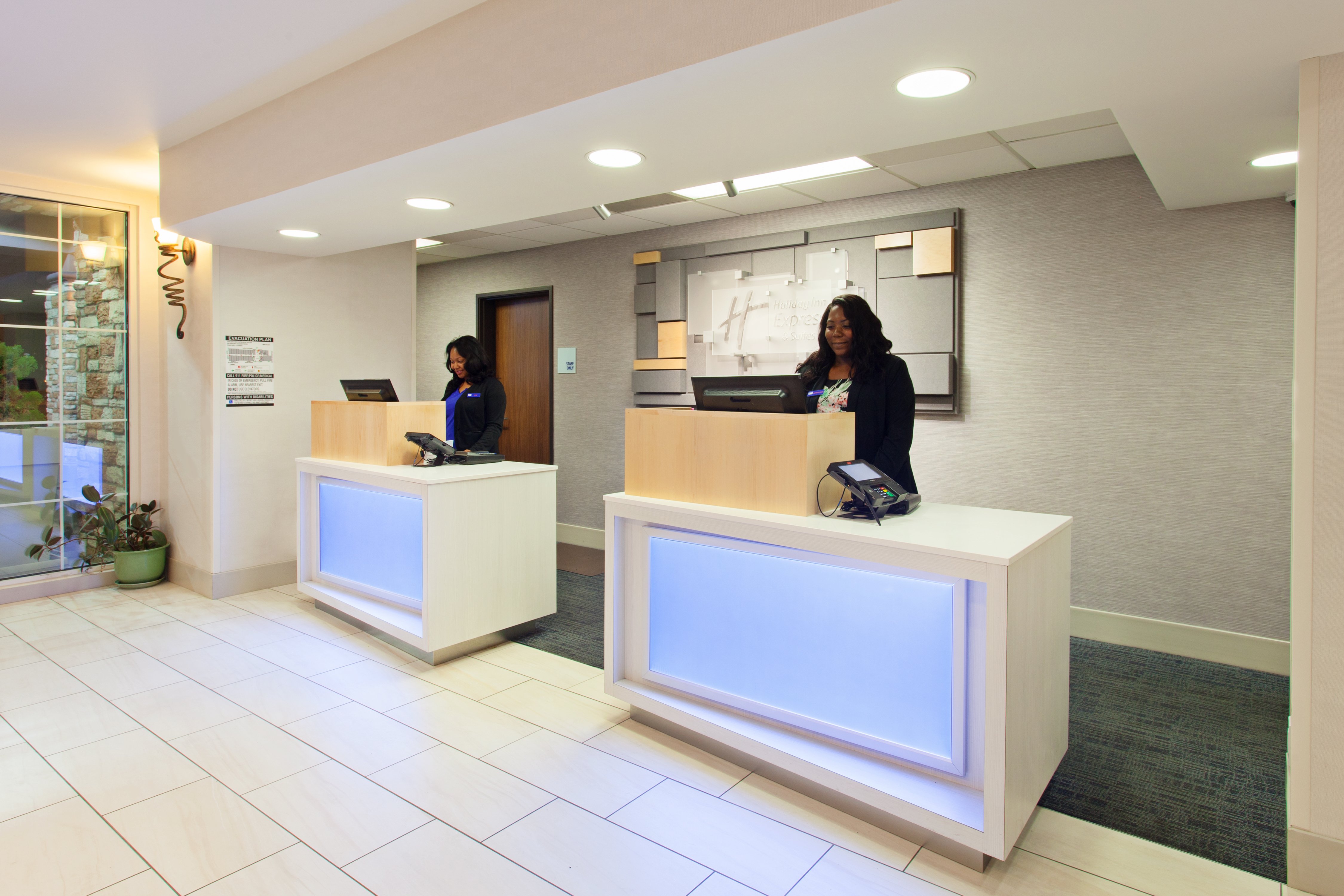 Holiday Inn Express Hotel Suites Oakland Airport 10/55