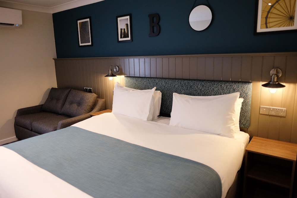 Almondsbury Interchange Hotel 7/31