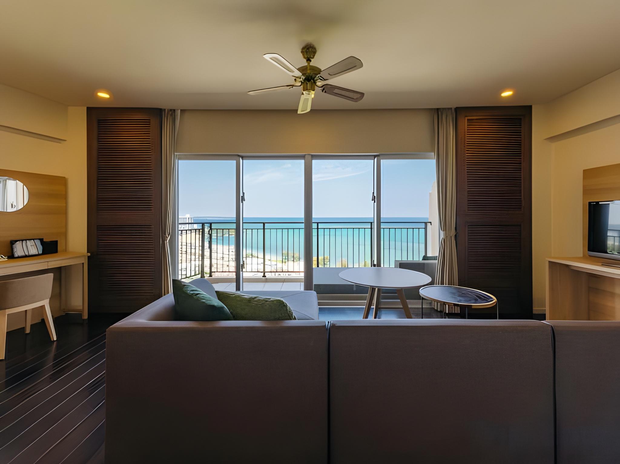 SUITE, DOUBLE BED, CONDO BUILDING