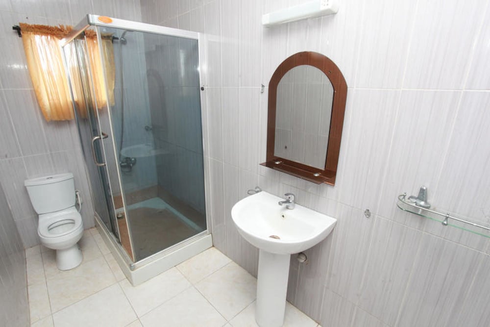 Carleton Hotel & Suites 28/29