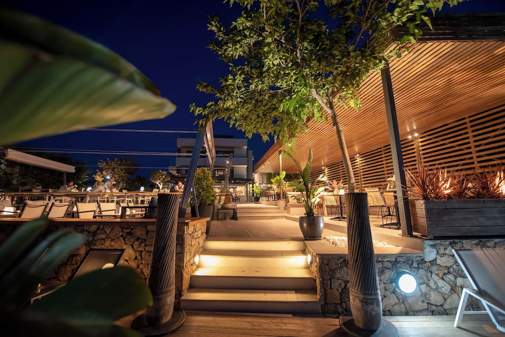 Ostria Sea Side Hotel 18/43