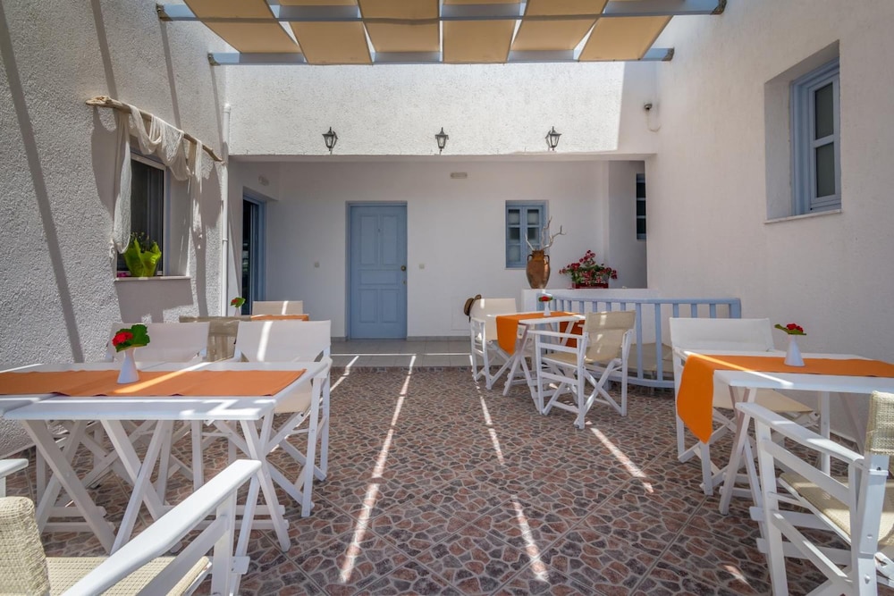 Aeolis Hotel 20/32