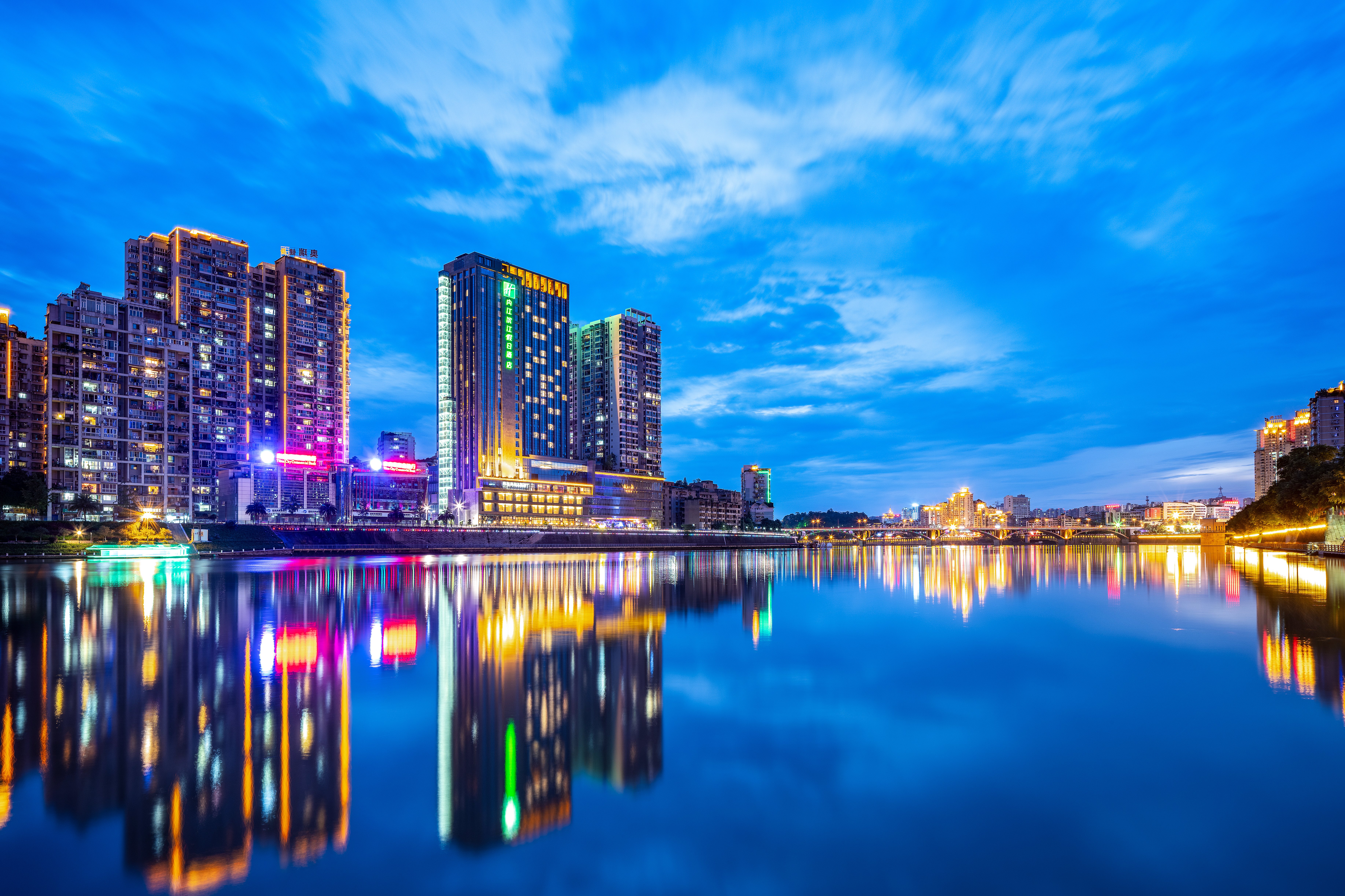 Holiday Inn Neijiang Riverside 77/81