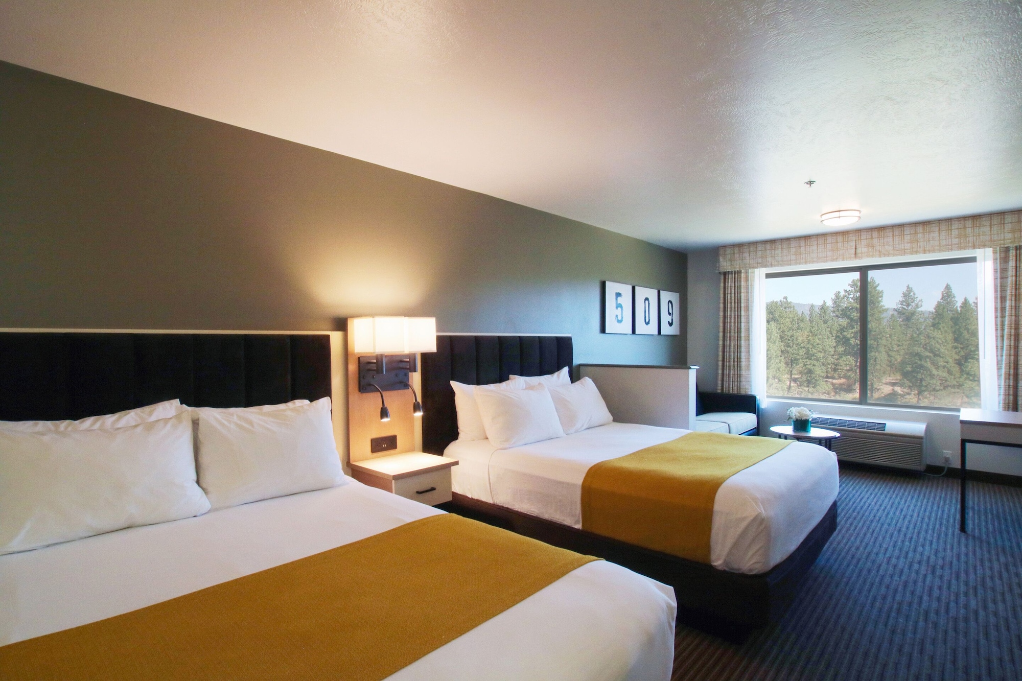 Suite, 2 Queen Beds, Riverside