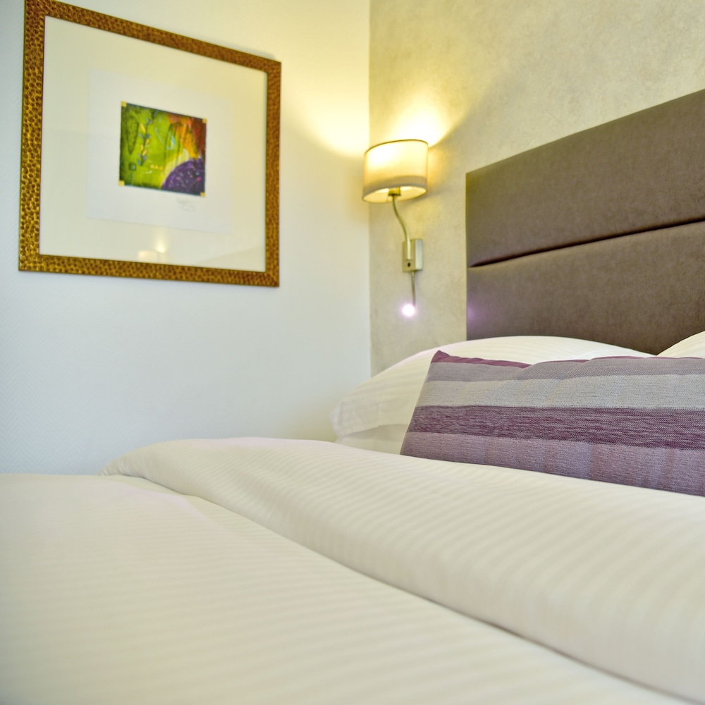 1 Bedroom, Suite, King Bed, City View, Club Lounge Access