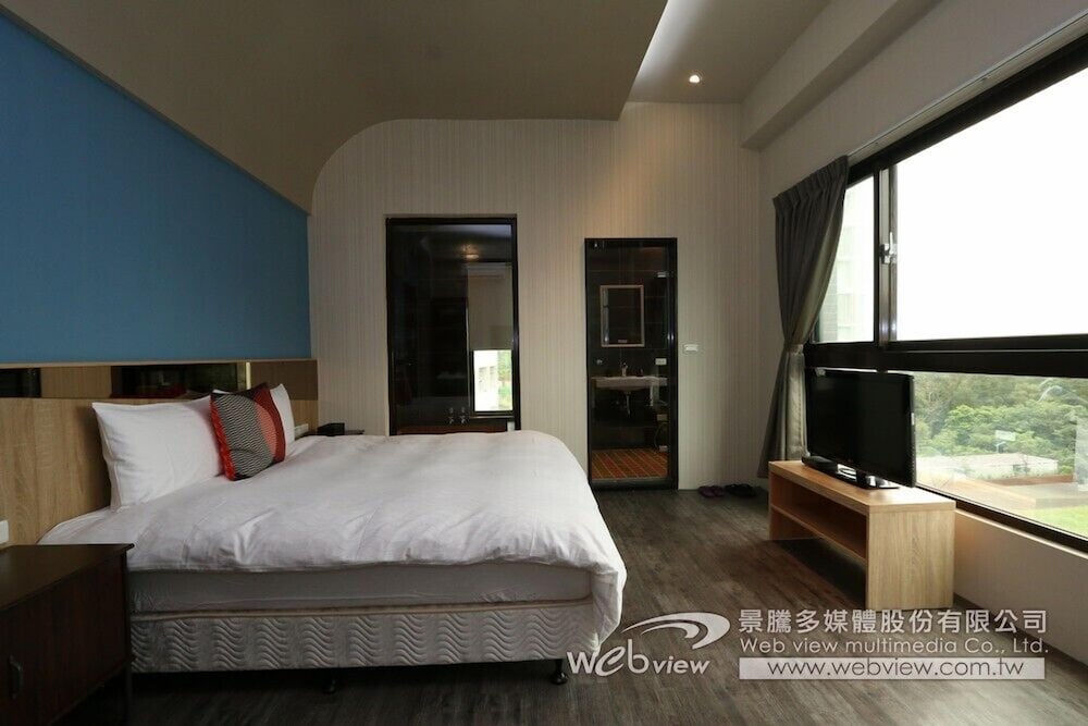 DELUXE, QUEEN BED