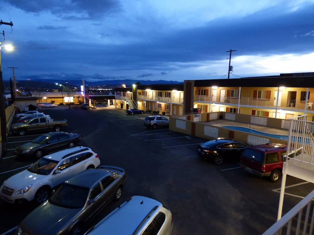 Economy Inn Suites 20/23