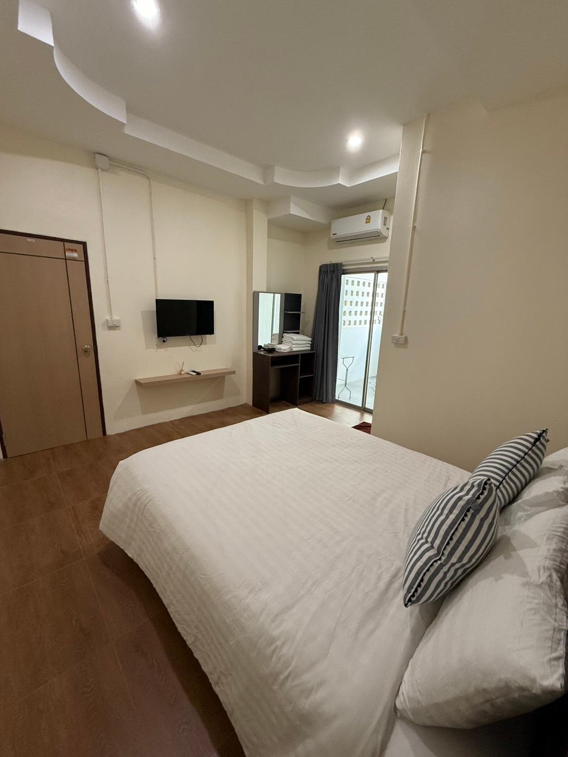 Junior Suite, Bunk Bed, Queen Bed, Pool Side