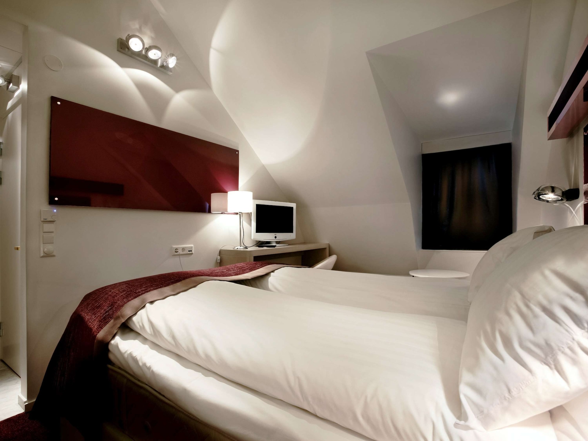 STANDARD, DOUBLE BED