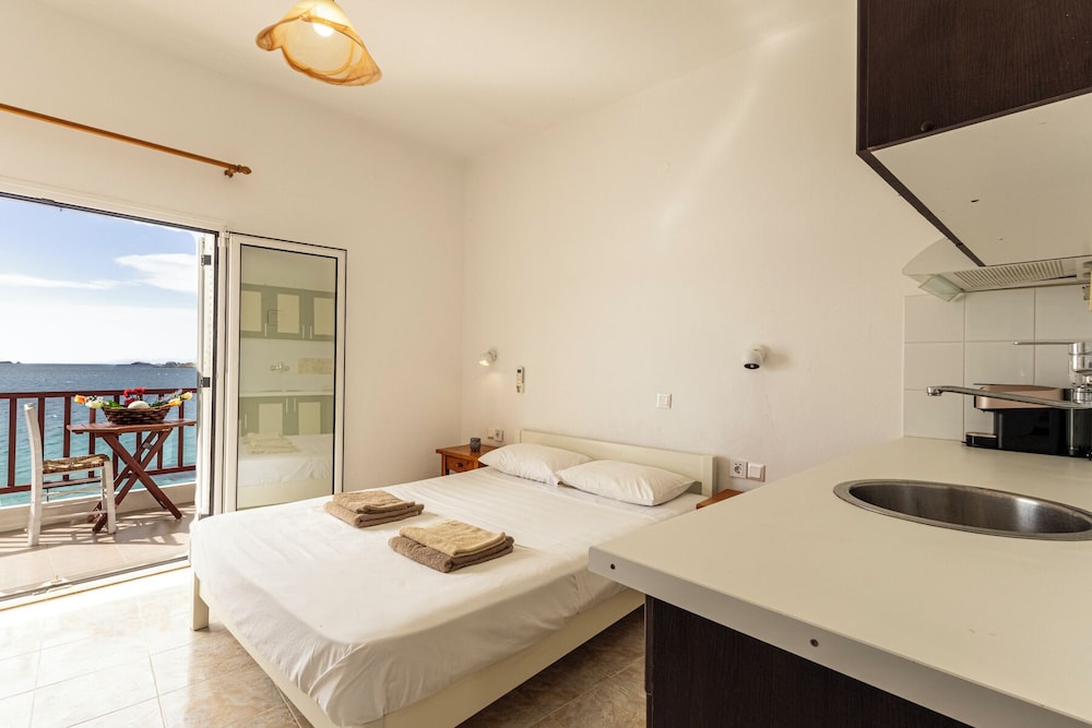 Petalides Apartments 3/24