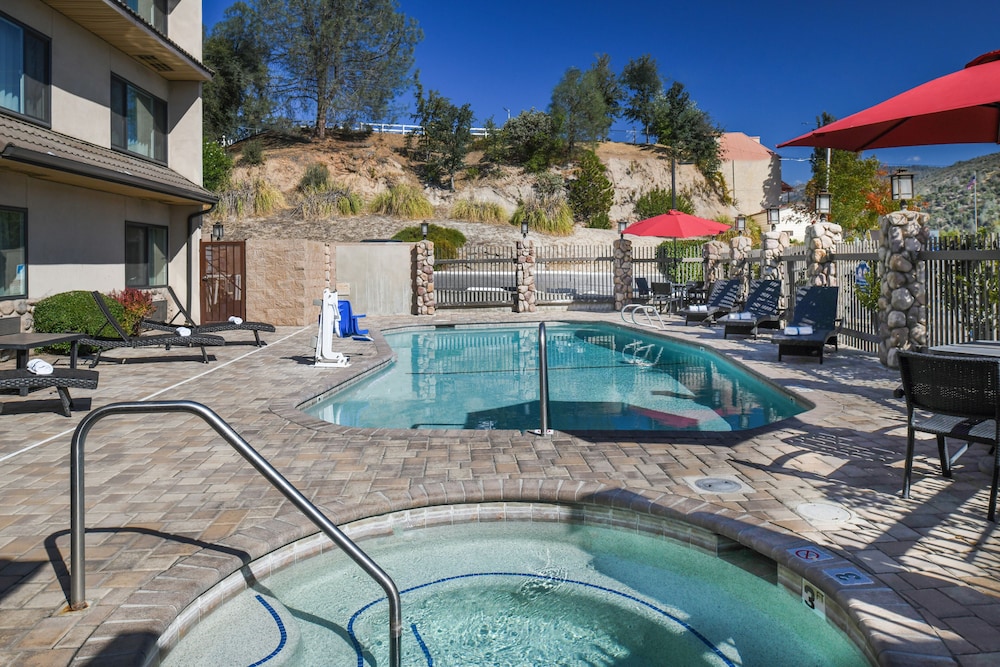 Yosemite Southgate Hotel & Suites 55/59