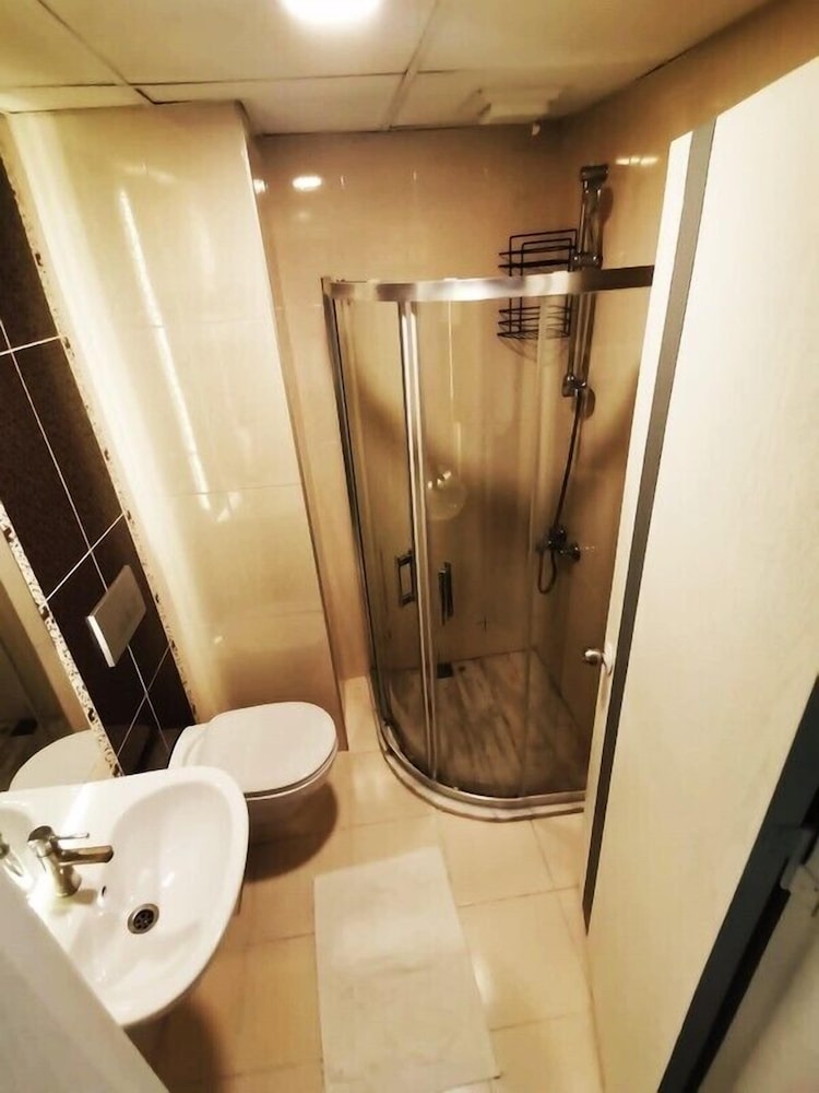 Esin Hotel 49/50