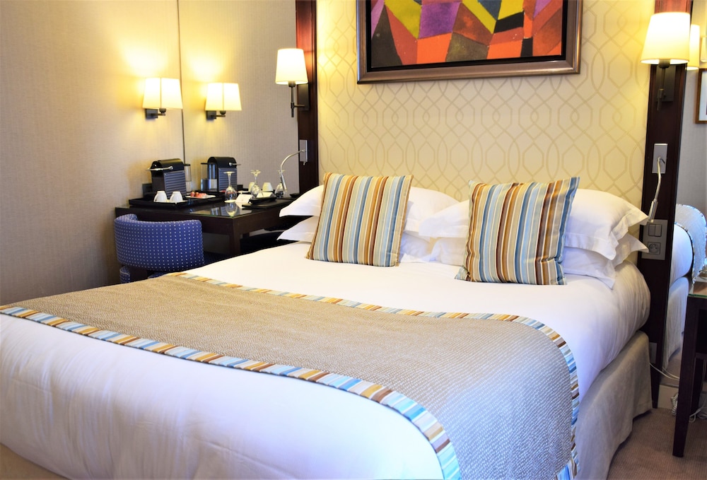 غرفة كلاسيكية بسرير كوين بشرفة، Hotel Folkestone Opera 3/5