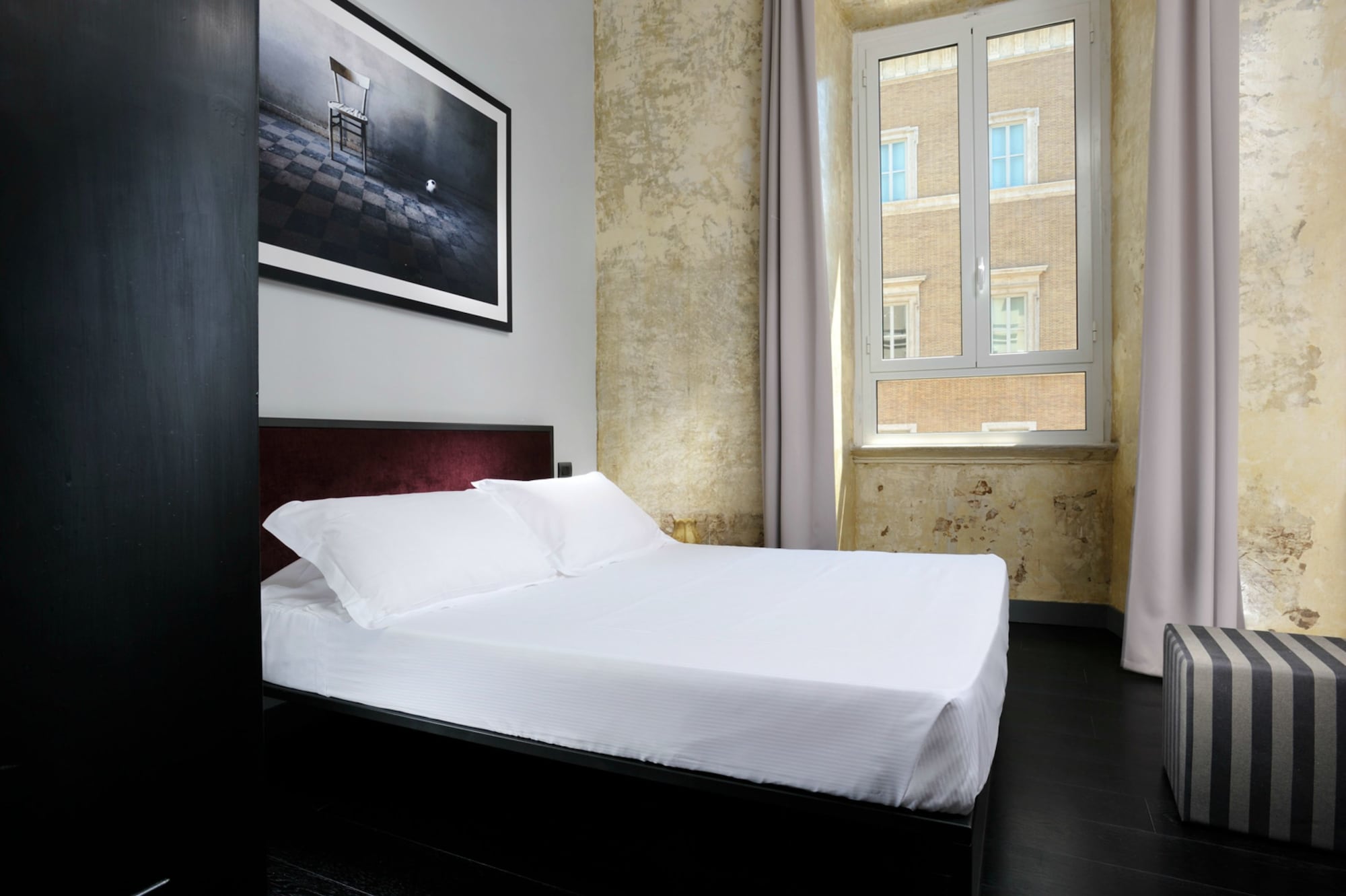 DELUXE, QUEEN BED