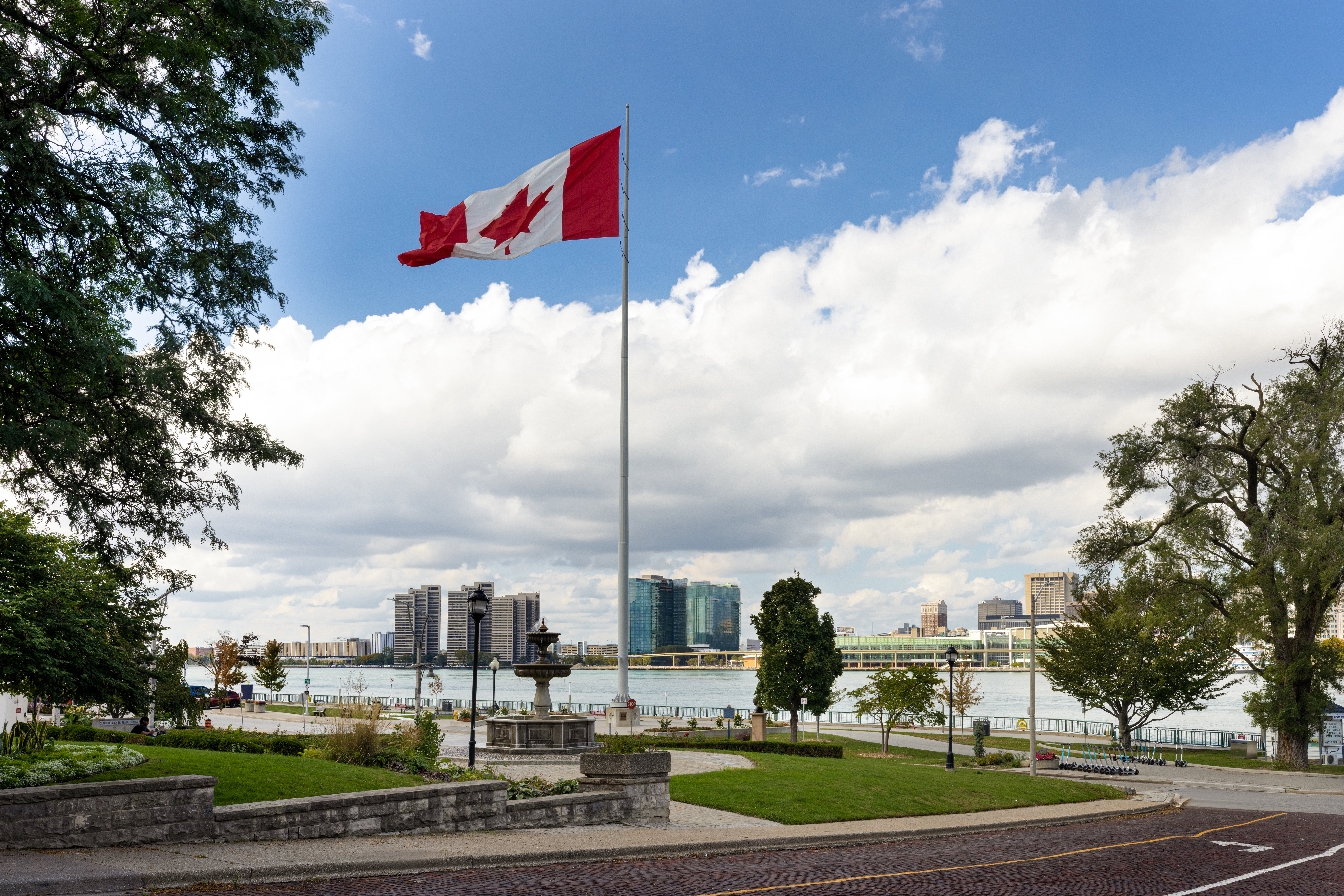 Holiday Inn Express Windsor Waterfront 68/77