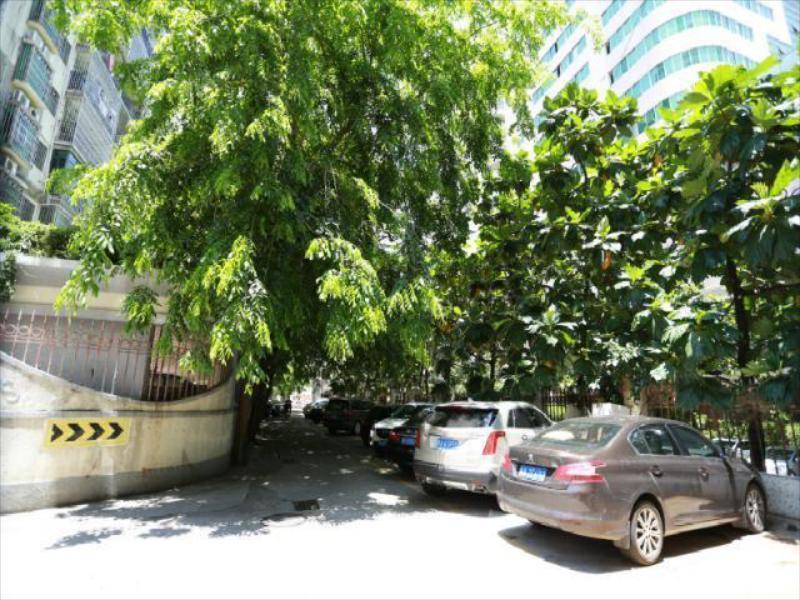 Metropolo Jinjiang Hotels (Haikou Wuzhishan Road, Riyue Duty-free Plaza) 48/52
