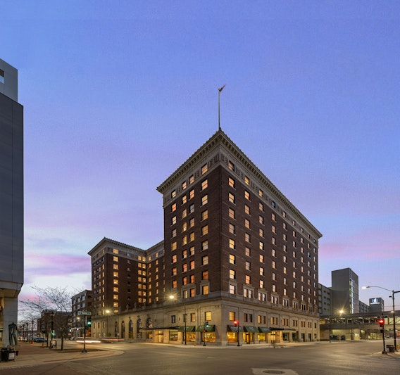 Hotel Fort Des Moines, Curio Collection by Hilton 2/81