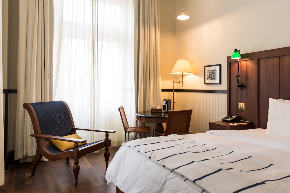 American Trade Hotel 28/64