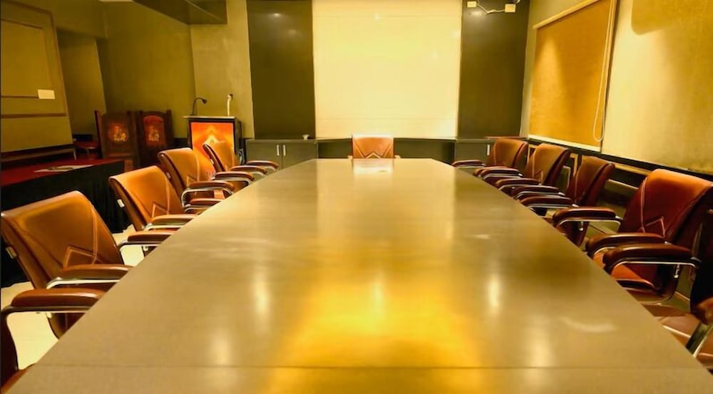 HOTEL RADHIKA REGENCY 42/50