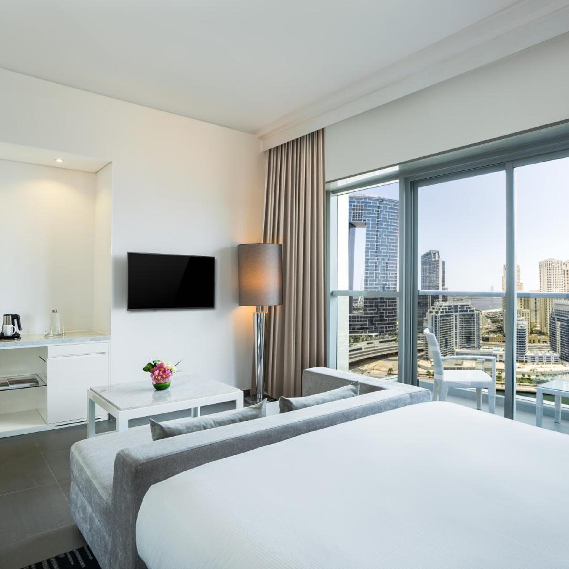 Sol, Superior, King Bed, Marina View, Balcony, Accessible