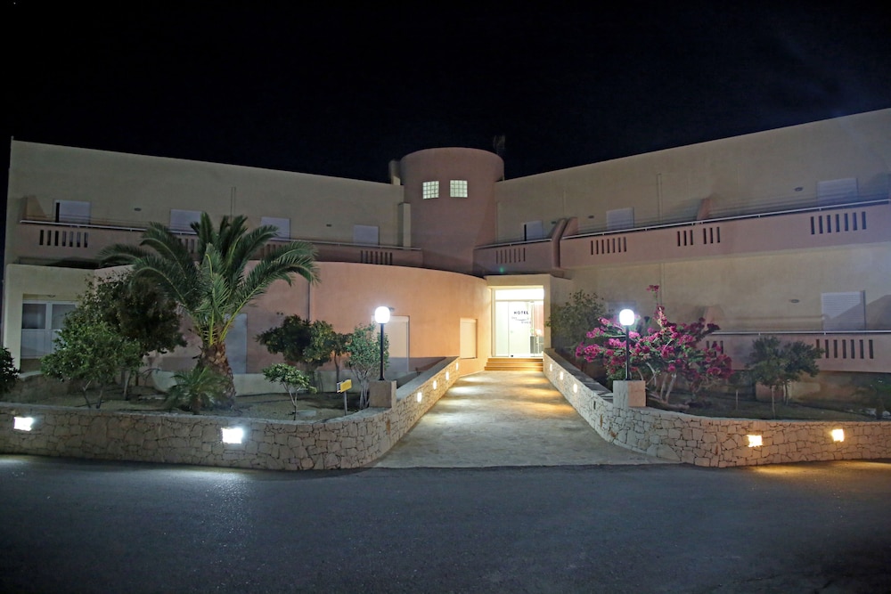 Sea Breeze Hotel 4/20