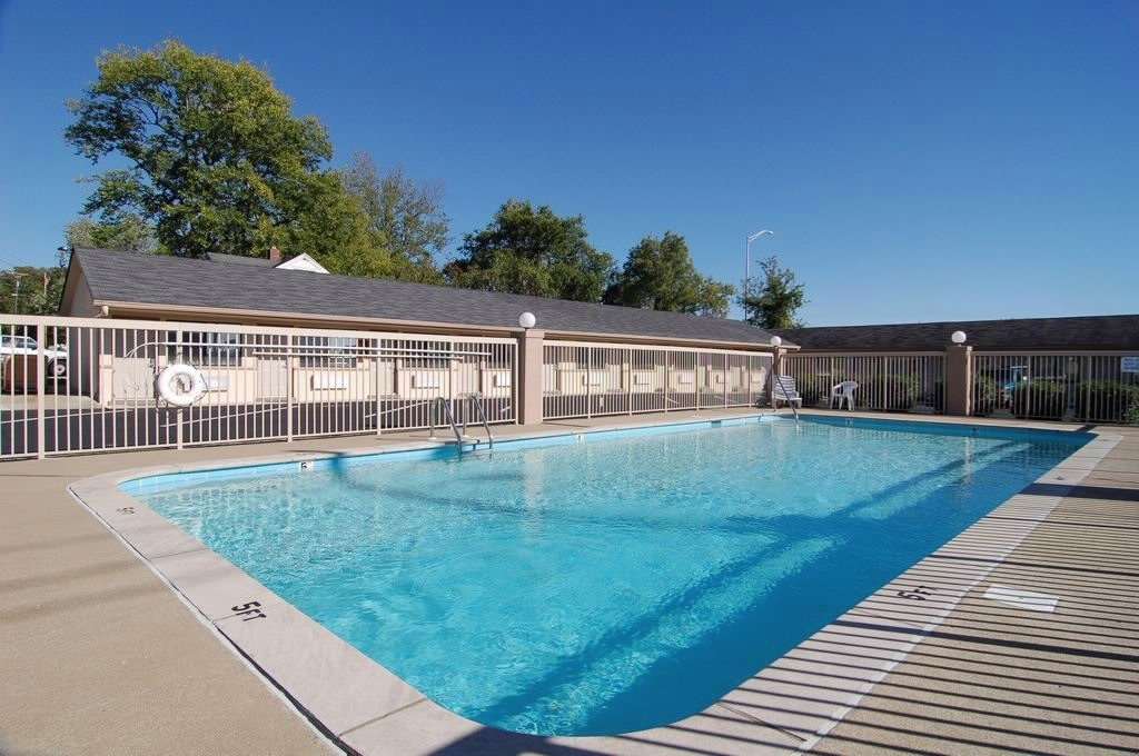 Rodeway Inn Goodlettsville South, TN 21/25