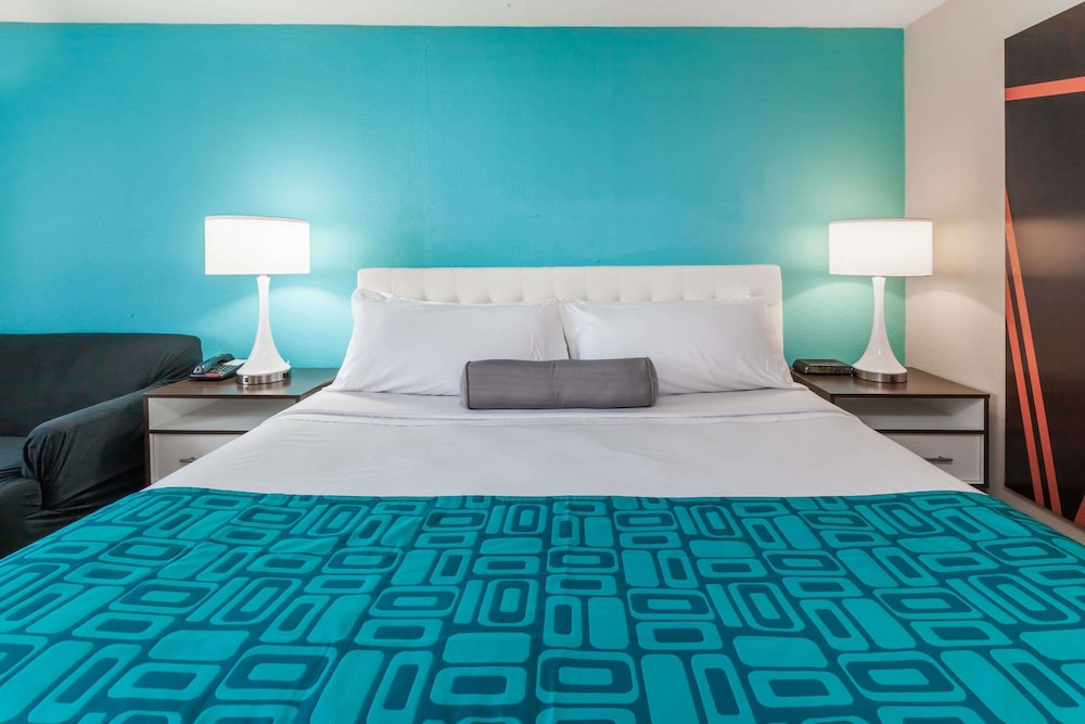 Howard Johnson By Wyndham Romulus Detroit Metro Airport 14/24