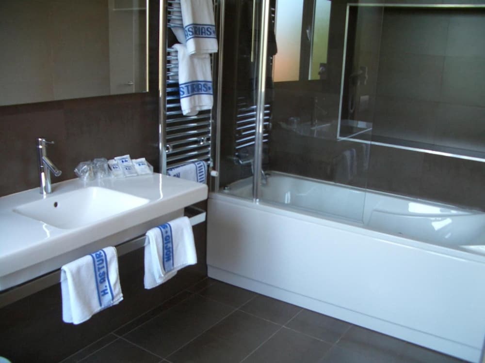 Hotel Asturias 27/31