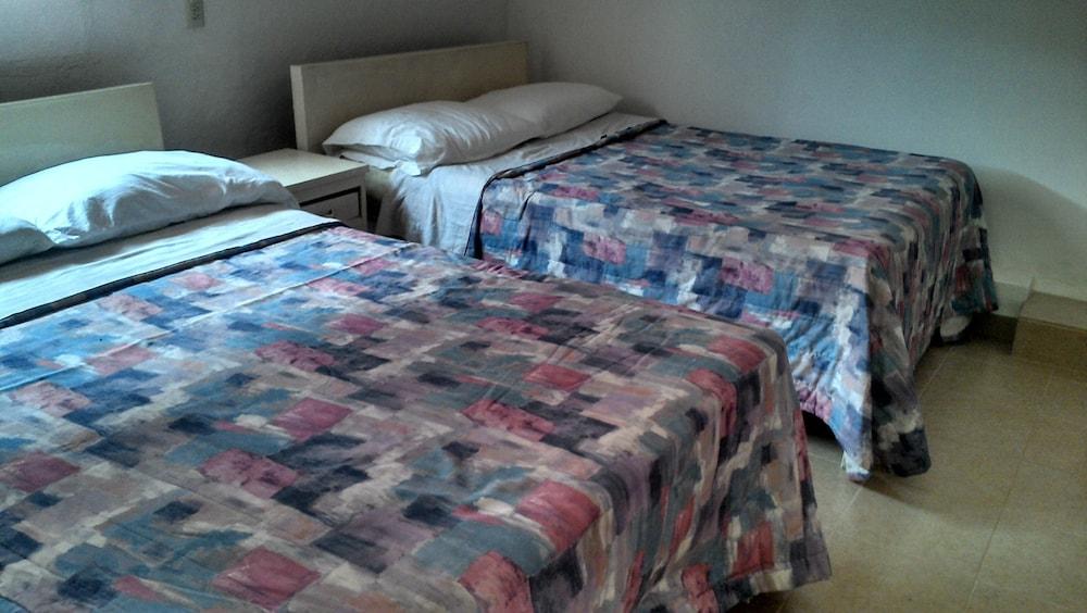 Morales Inn 20/31