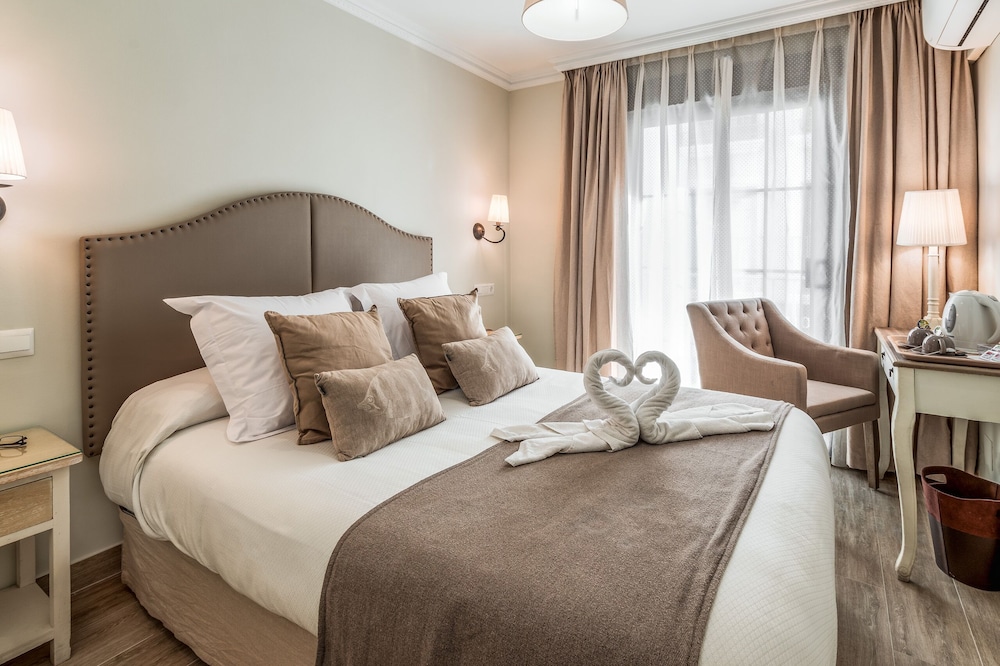 DELUXE, DOUBLE BED