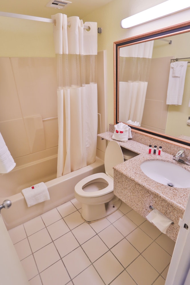 Days Inn by Wyndham Wrightstown 26/50