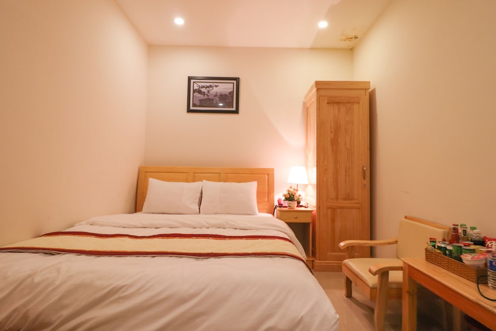 ECONOMY, QUEEN BED, NO WINDOW