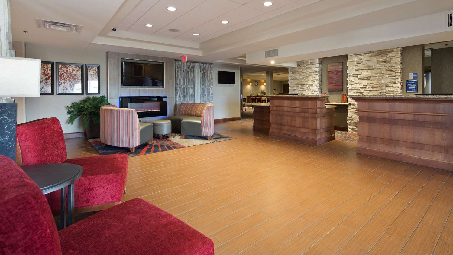 Best Western Plus Willmar 32/58