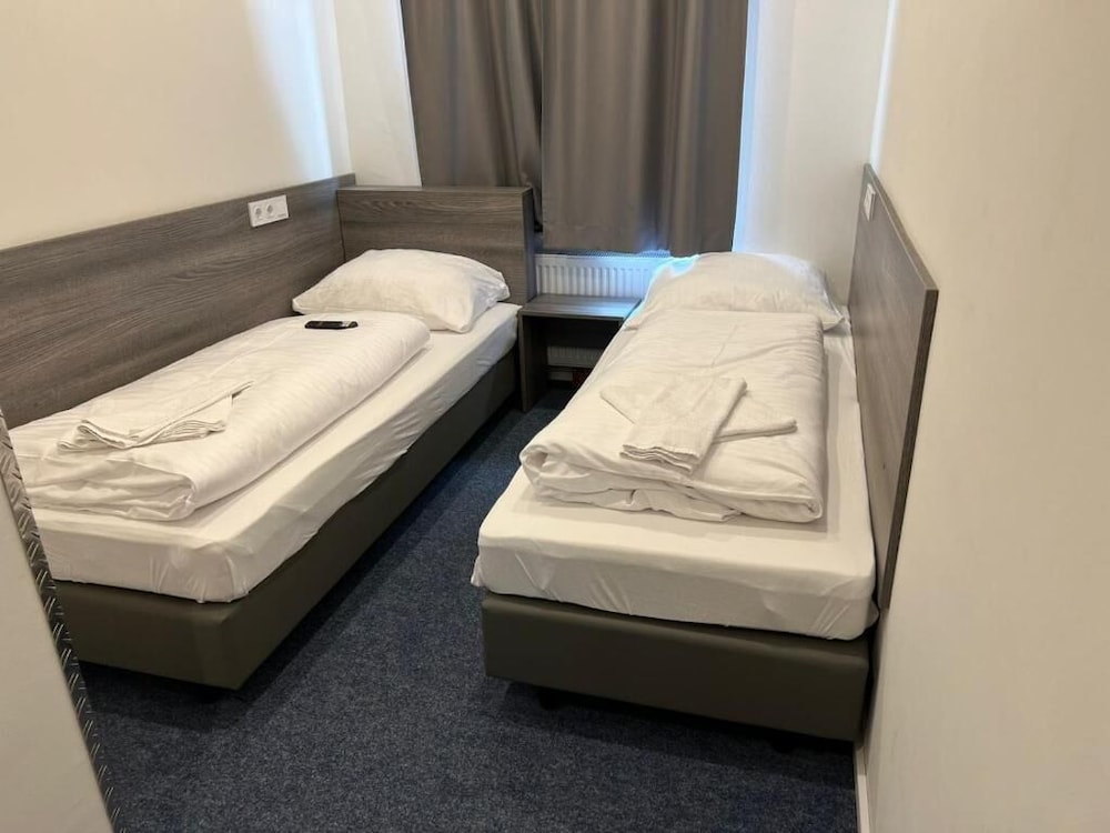 Hotel City Meetpoint 10/17