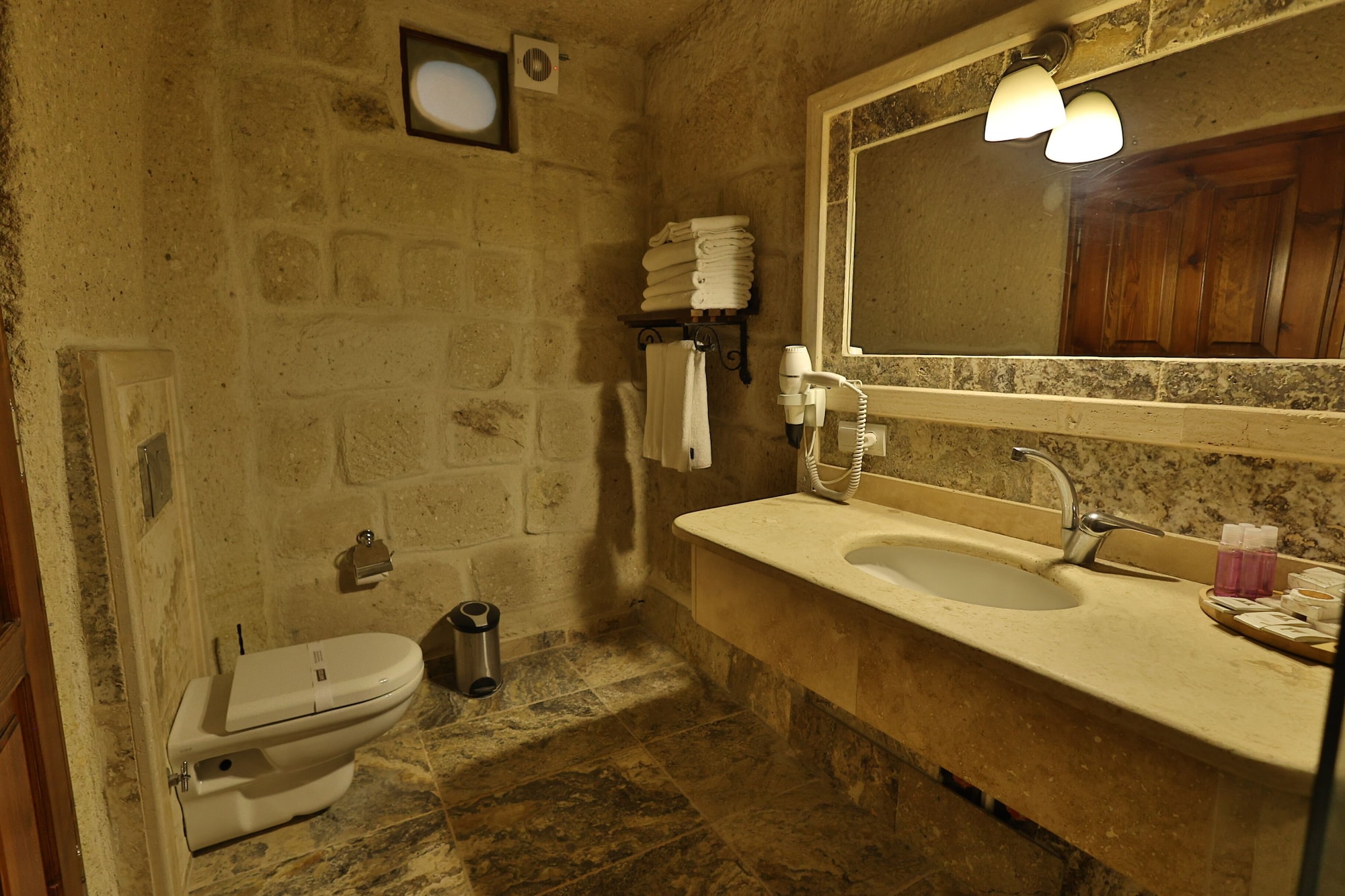 2 BEDROOMS, PREMIUM