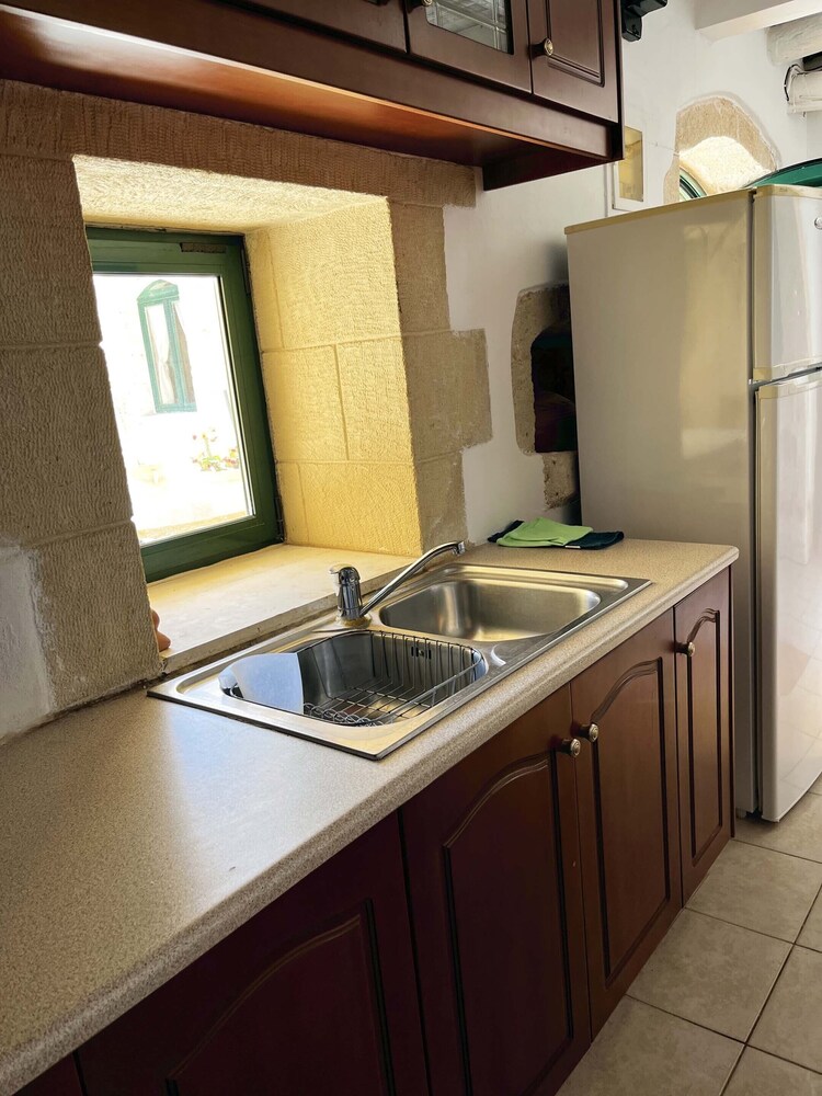 Skandalis Traditional Suites 48/50
