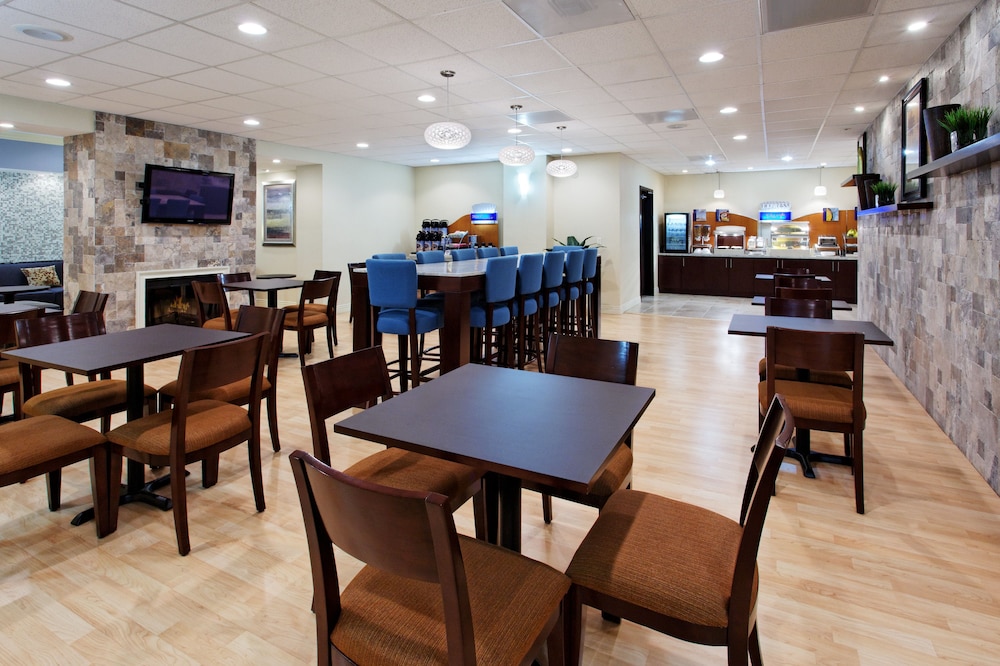 Holiday Inn Express Benicia 39/56