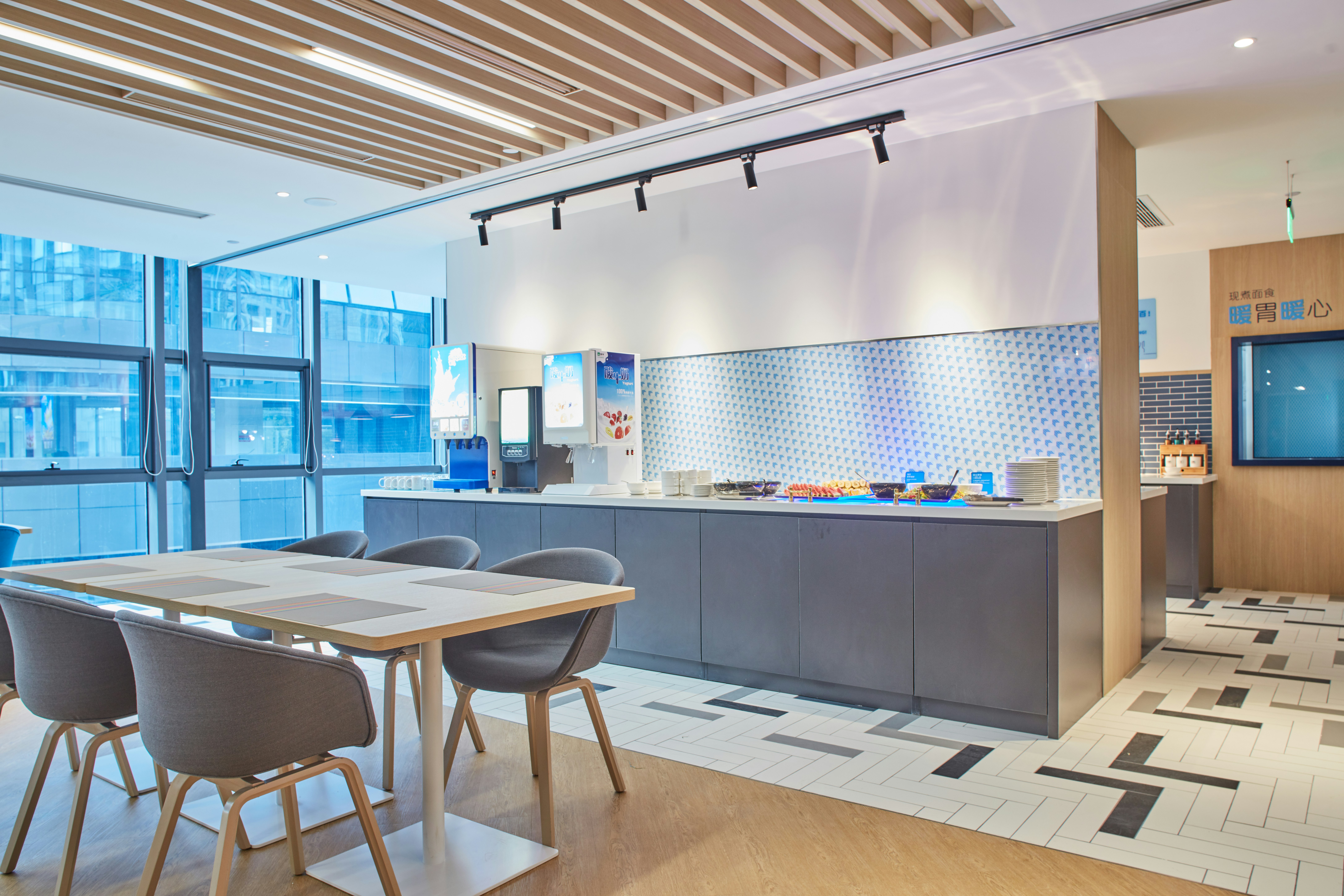 Holiday Inn Express Hangzhou Jiuzhou 37/40