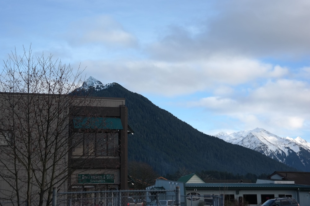 Sitka Hotel And Restaurant 8/45