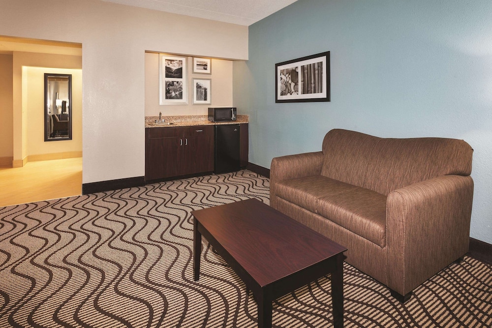 La Quinta Inn & Suites by Wyndham Knoxville Airport 32/47