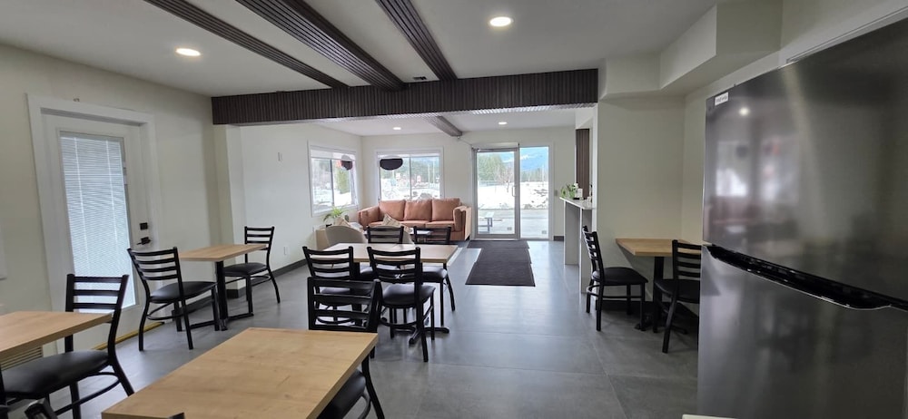 Super 8 by Wyndham Clearwater BC 49/61